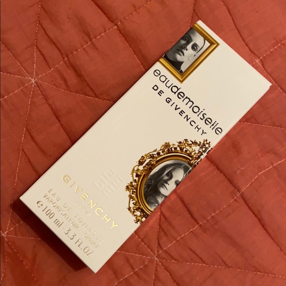 Eaudemoisrlle DE GIVENCHY